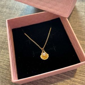 Golden Necklace Small Clam Seashell with Faux Pearl Pendant